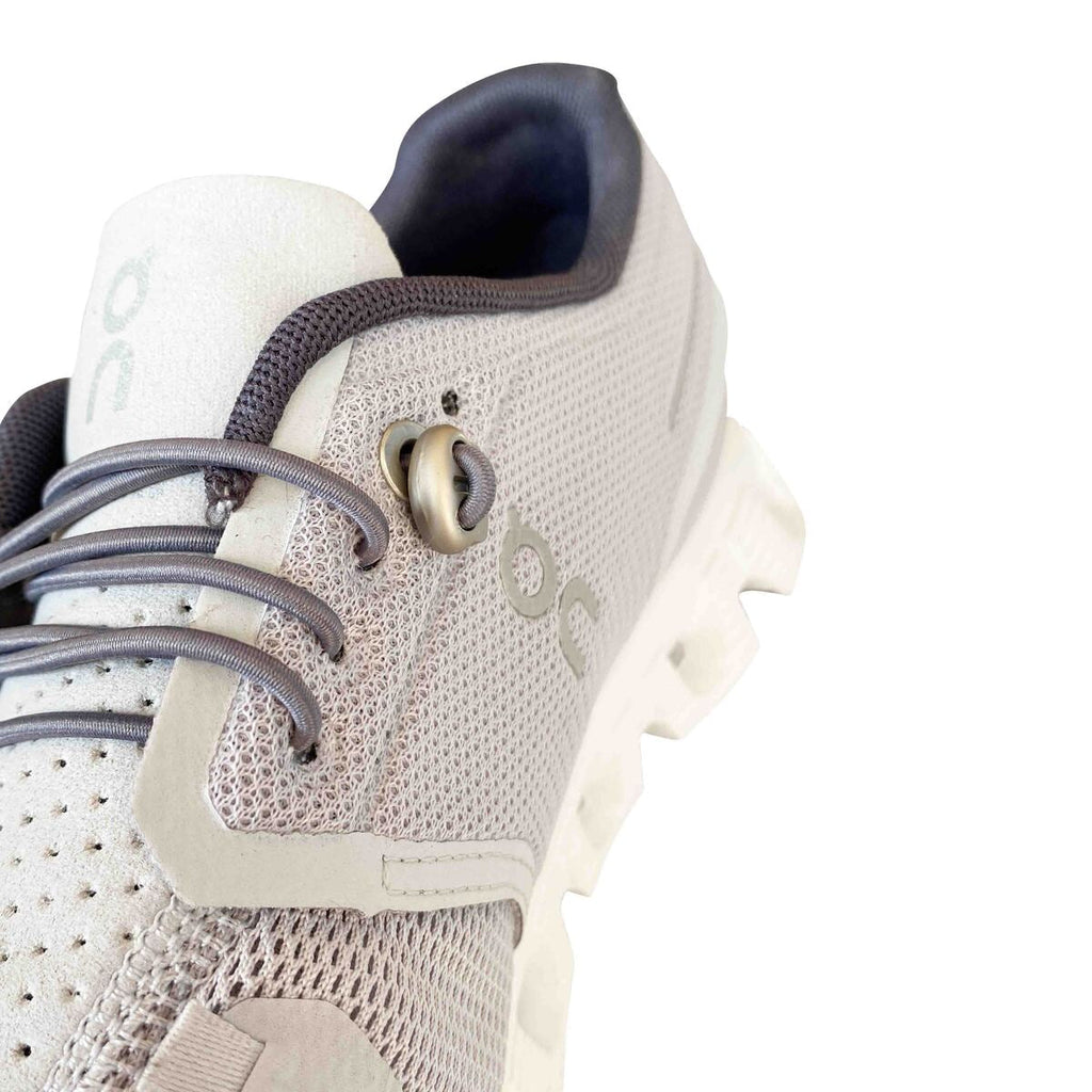 93-cordones-on-cloud5-gris1d