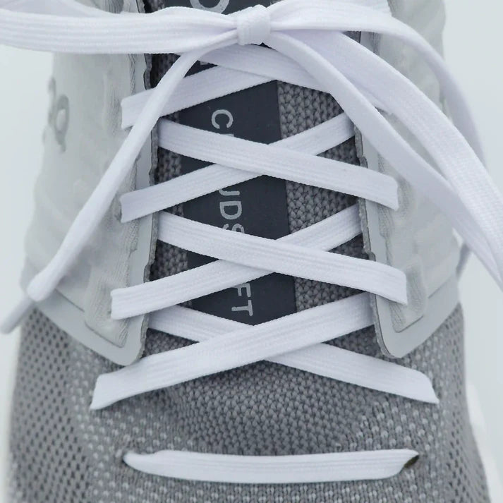cordones-planos-finos-blanco-atados 
